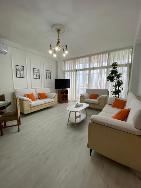 Jepet me qira apartament 2+1 në qendër të Durrësit, pranë Poliklinikës