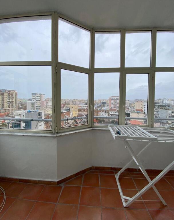 Jepet me qira apartament 2+1 në qendër të Durrësit, pranë Poliklinikës
