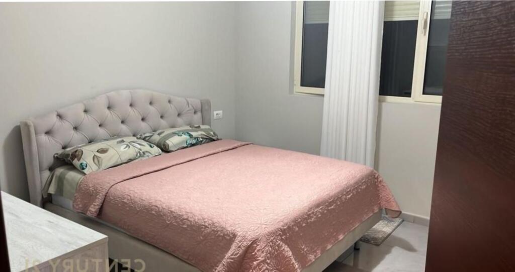 Jepet me qira shtëpi private me oborr në Tiranë, zona Saukut, “Te Pamja”.