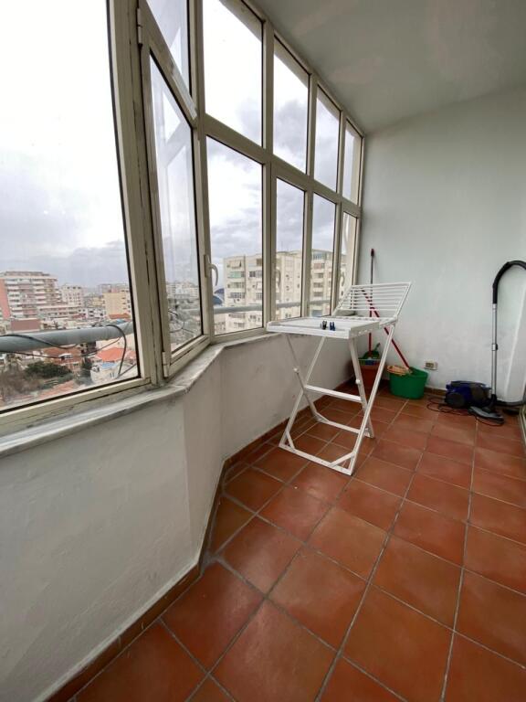 Jepet me qira apartament 2+1 në qendër të Durrësit, pranë Poliklinikës