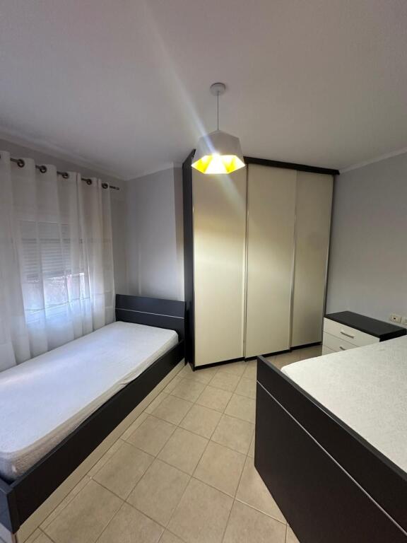 🏡 Apartament 2+1 me Qira – Komuna e Parisit