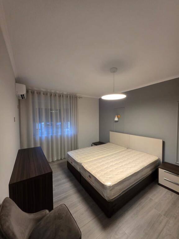 Apartament 1+1 me qira tek Shkolla e Kuqe