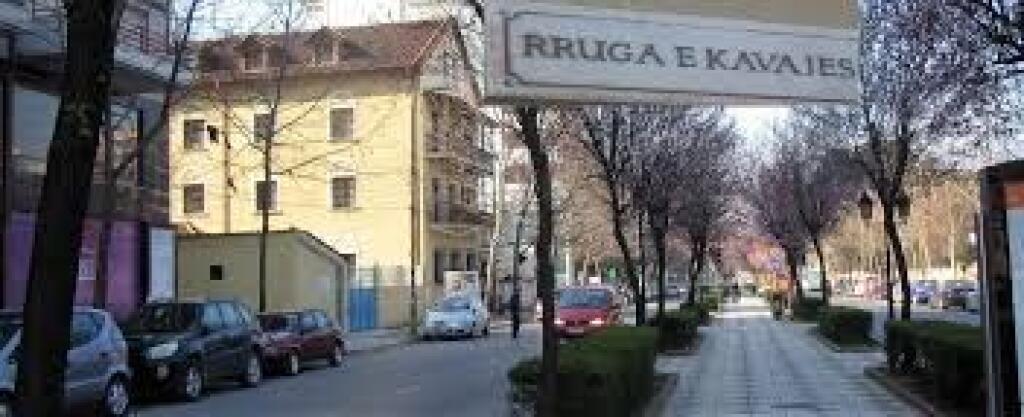 🏡 Shitet Apartament 1+1 – Rruga e Kavajës (pranë Square 21)