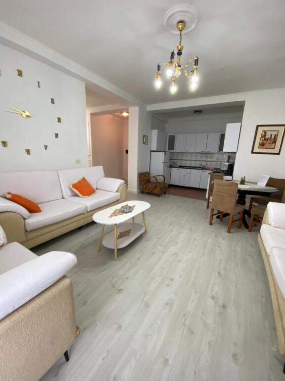 Jepet me qira apartament 2+1 në qendër të Durrësit, pranë Poliklinikës