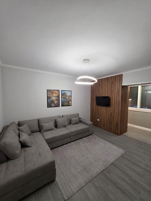 Apartament 1+1 me qira tek Shkolla e Kuqe