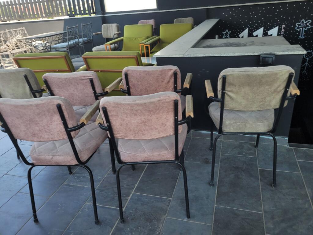 Locale commerciale su 2 piani in affitto a Lapraka