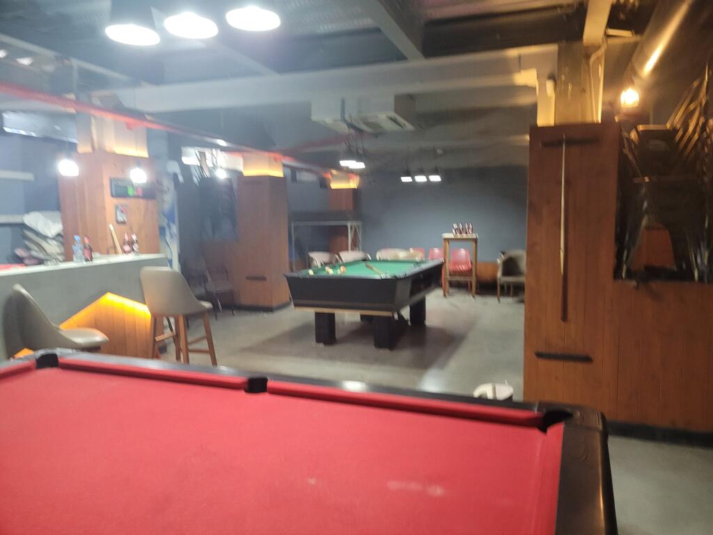 Locale commerciale su 2 piani in affitto a Lapraka