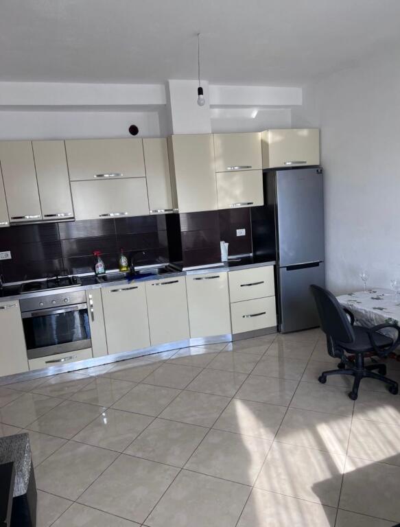 Jepet me qira apartment 2+1 ne Bathore