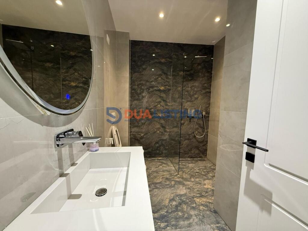 Jepet me qira Apartament 1+1 me Post Parkimi - Liqeni Thate