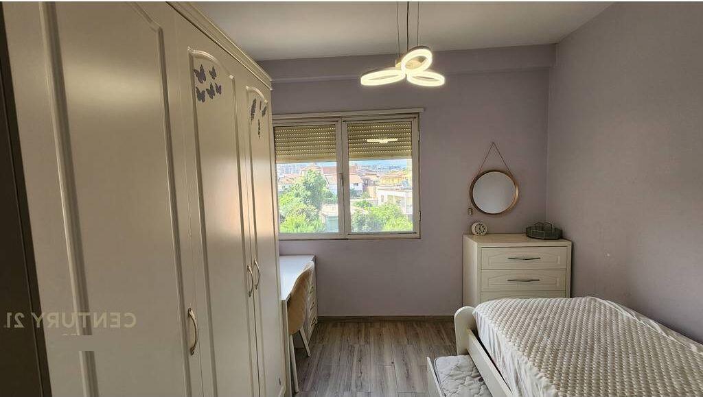 SHITET APARTAMENT 2+1 TEK 21 DHJETORI !