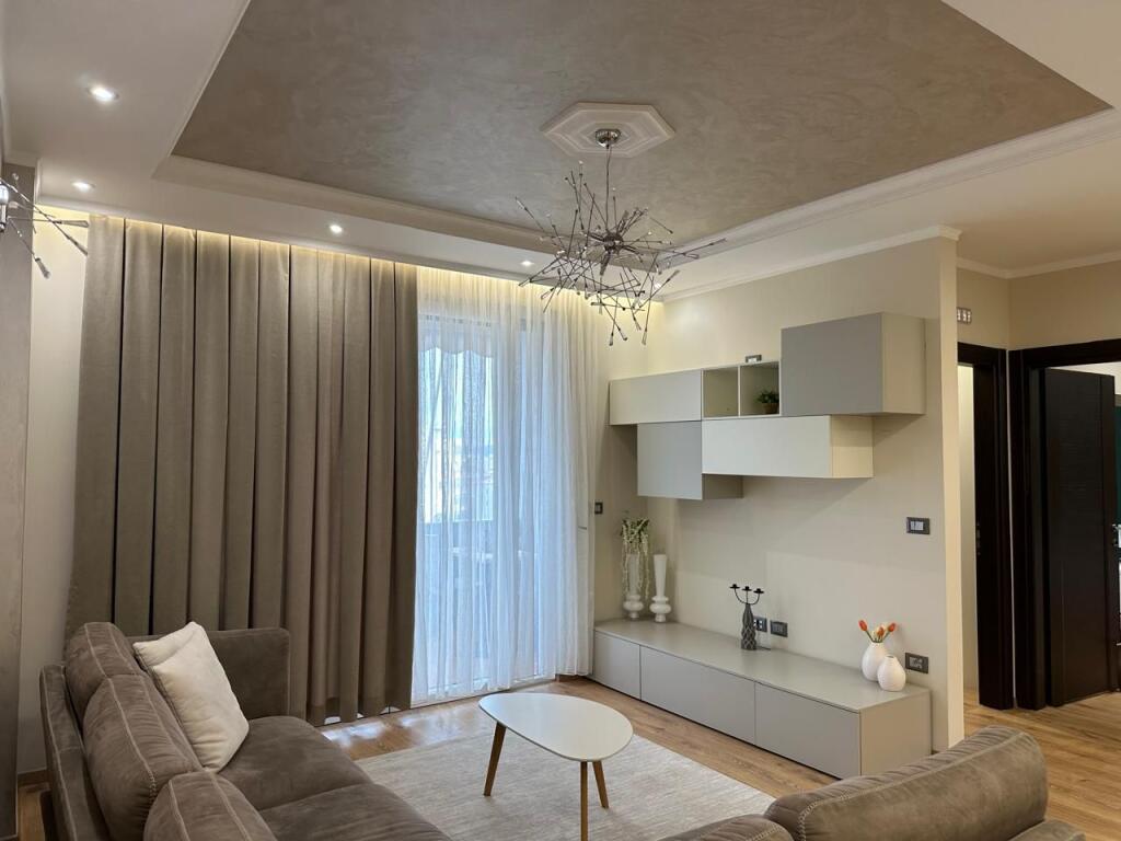 Shitet Apartament 3+1+2 lagja 12 durres