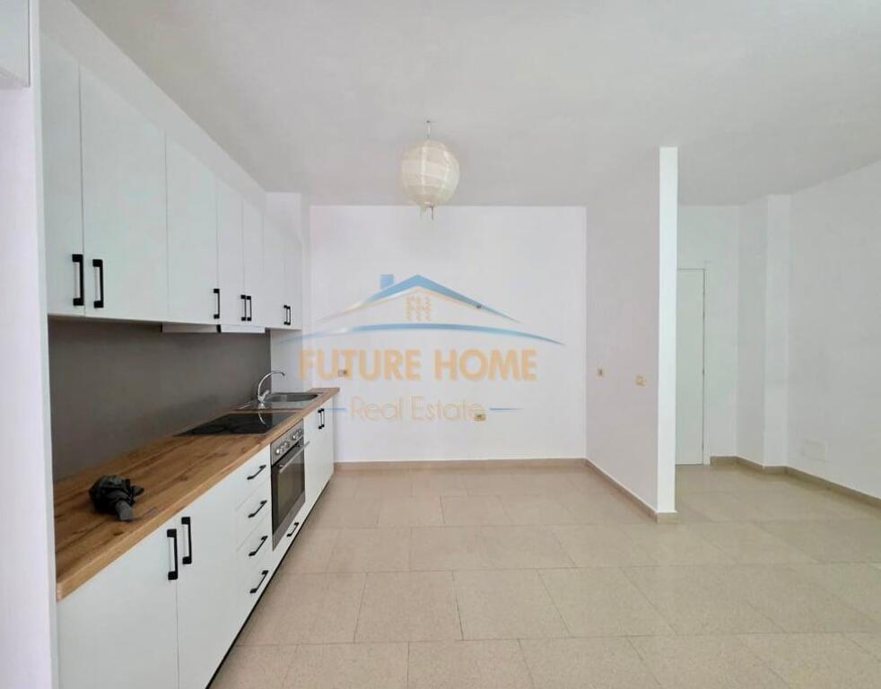 Rent, 2+1 Apartment at Komuna e Parisit!