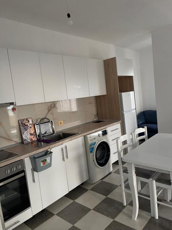 Jepet apartament me qera 1+1