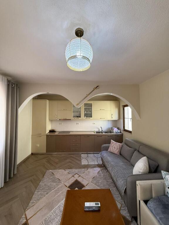 VILE ME QERA 2 KATESHE 5 MAJI 1.000 EURO