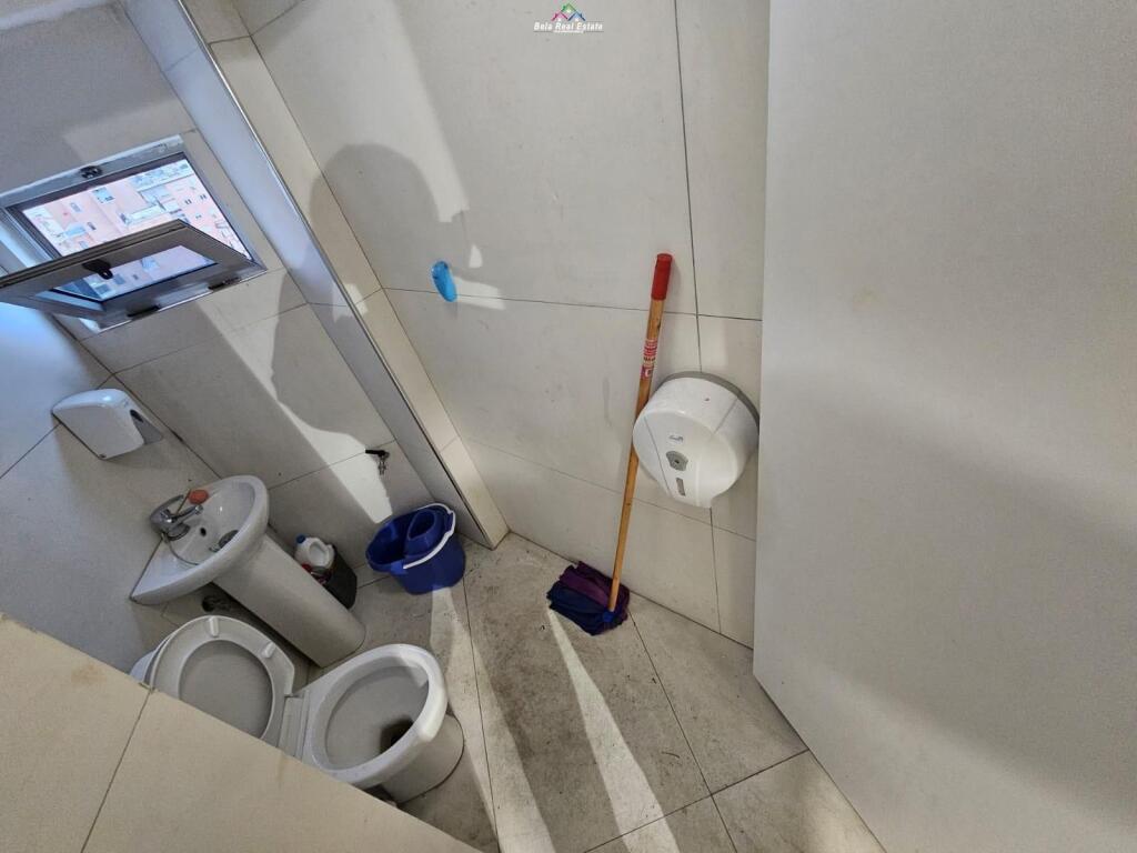 Ufficio in Affitto presso l'ex Mercato Elettrico (ID BZ2780) Tirana