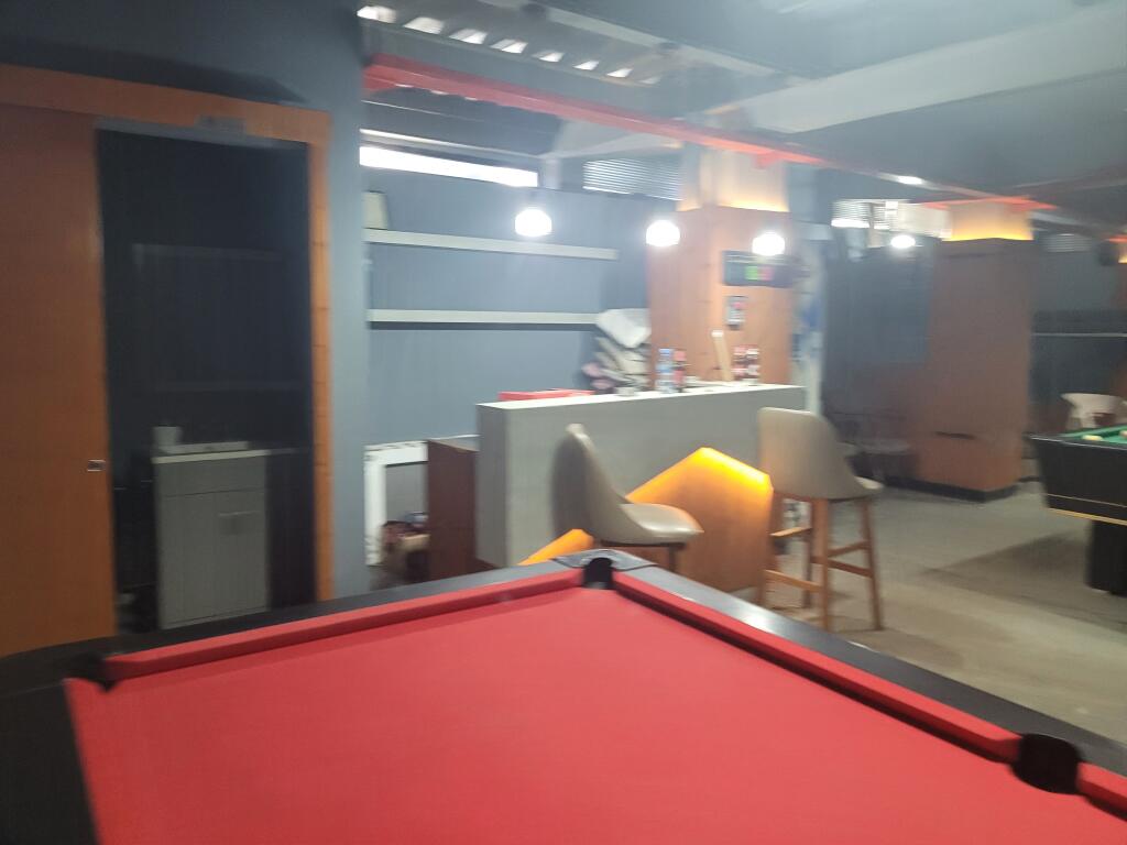 Locale commerciale su 2 piani in affitto a Lapraka