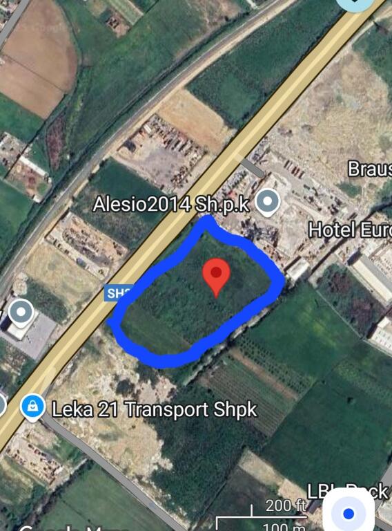 Shitet toke buze autostradës  pa shkuar ne Vore