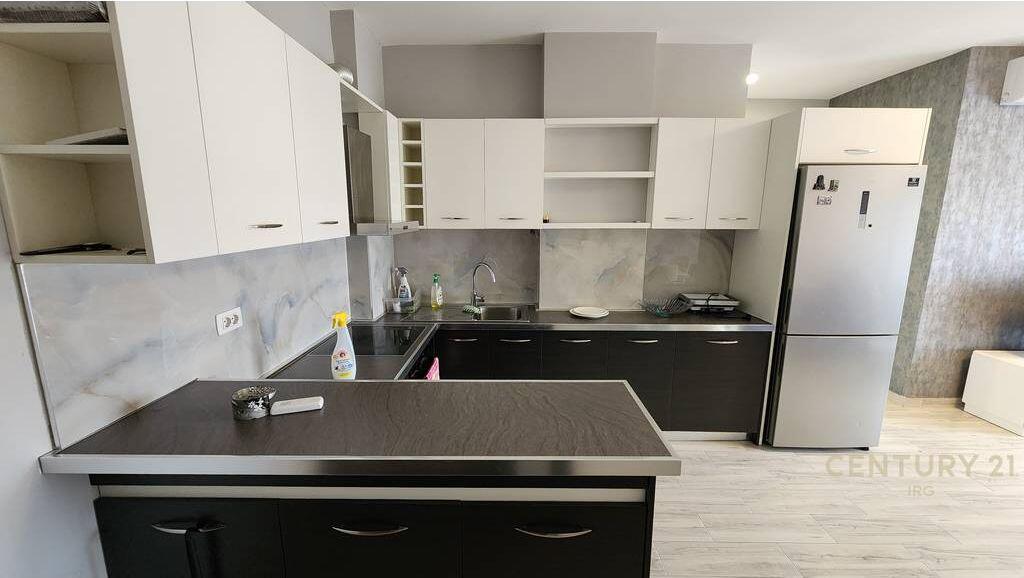 Në shitje apartament 2+1 në zonën e 21 Dhjetorit, në pallat të ndërtuar së fundmi.