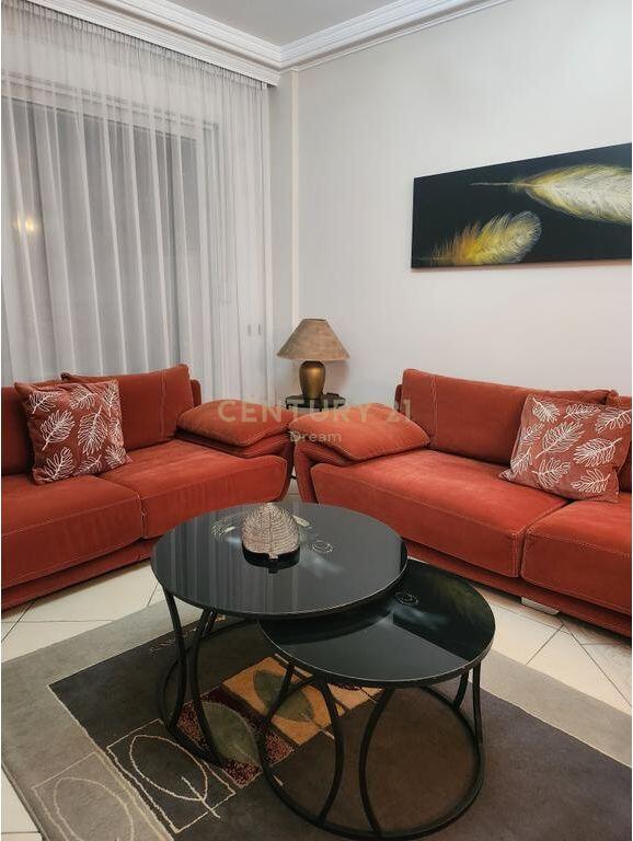 Appartamento 2+1+2T in Affitto a Bllok – Indirizzo urbano con stile e comodità