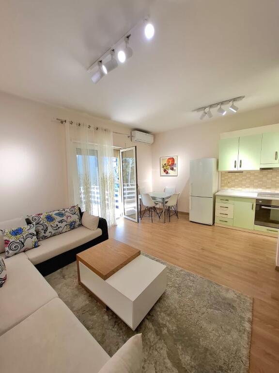 APARTAMENT ME QERA 2+1+2 KOPSHTI ZOOLOGJIK 80.000 LEKE