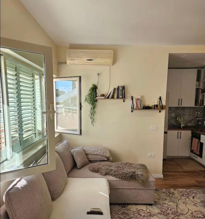 Jepet Me Qera Apartament 1+1+1 Ballkon