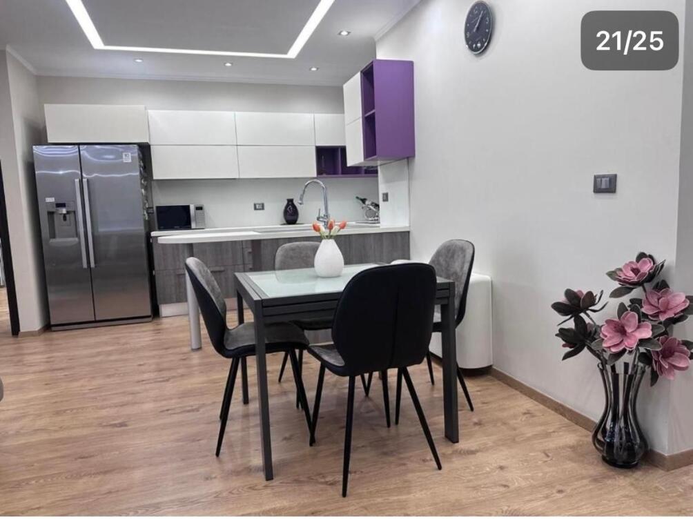 Shitet Apartament 3+1+2 lagja 12 durres