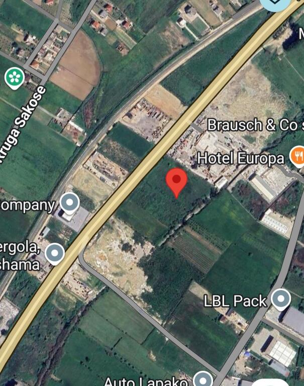 Shitet toke buze autostradës  pa shkuar ne Vore