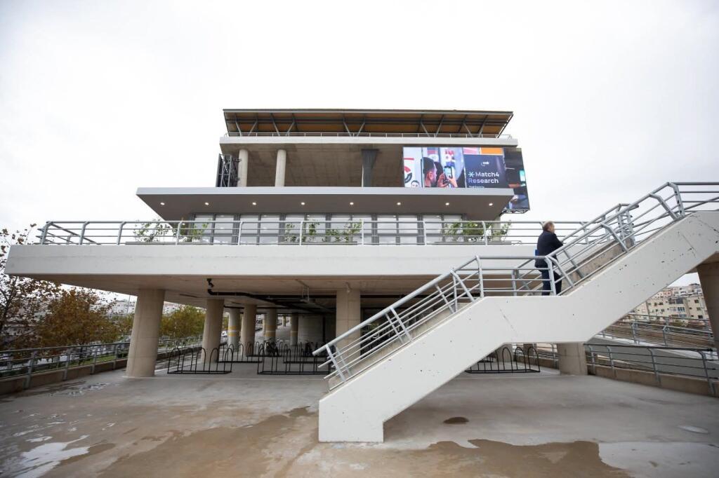 SHITET SUPER APARTAMENT 2+1, PRANE UJESJLLESIT DURRES