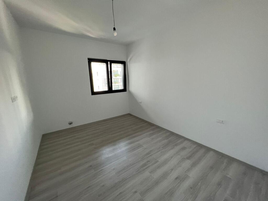 Zyre ose apartament bosh tek squer 21