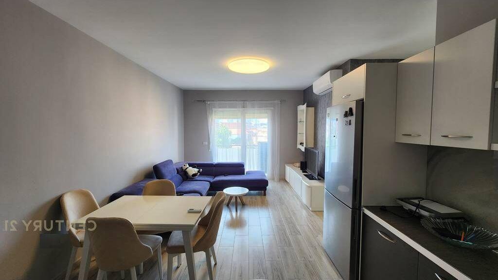 SHITET APARTAMENT 2+1 TEK 21 DHJETORI !