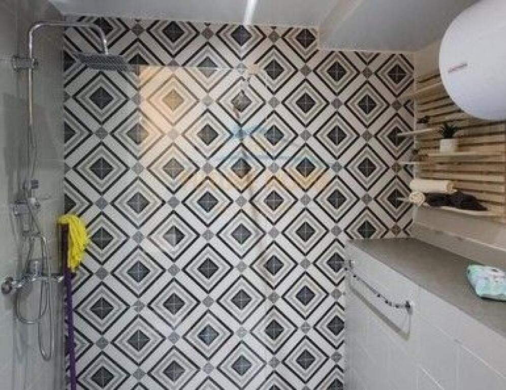 Qera, Ambient zyre,Square 21, Rruga e Kavajes, Tirane !