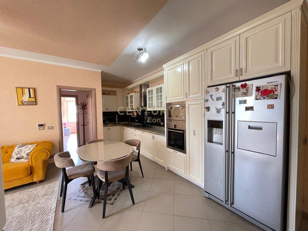 Jepet me Qira Apartament 3+1+2 te Kopeshti " Sotir Noka , "Durrës !