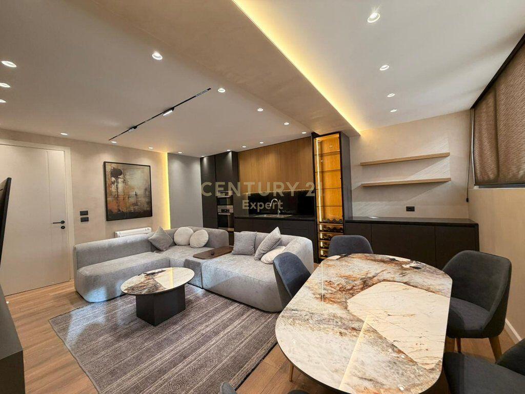 Apartament modern 2+1Post parkimi per qira ne Rrugen e Durresit !