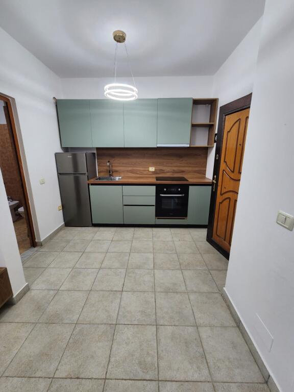 SHITET APARTAMENT 1+1 PRANË HOTEL ADRIATIK