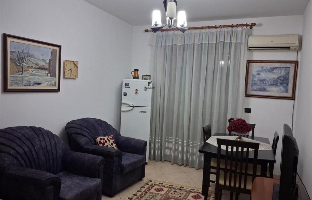 APARTAMENT ME QERA 1+1 QENDER 70.000 LEKE