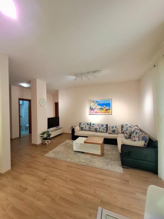 APARTAMENT ME QERA 2+1+2 KOPSHTI ZOOLOGJIK 80.000 LEKE