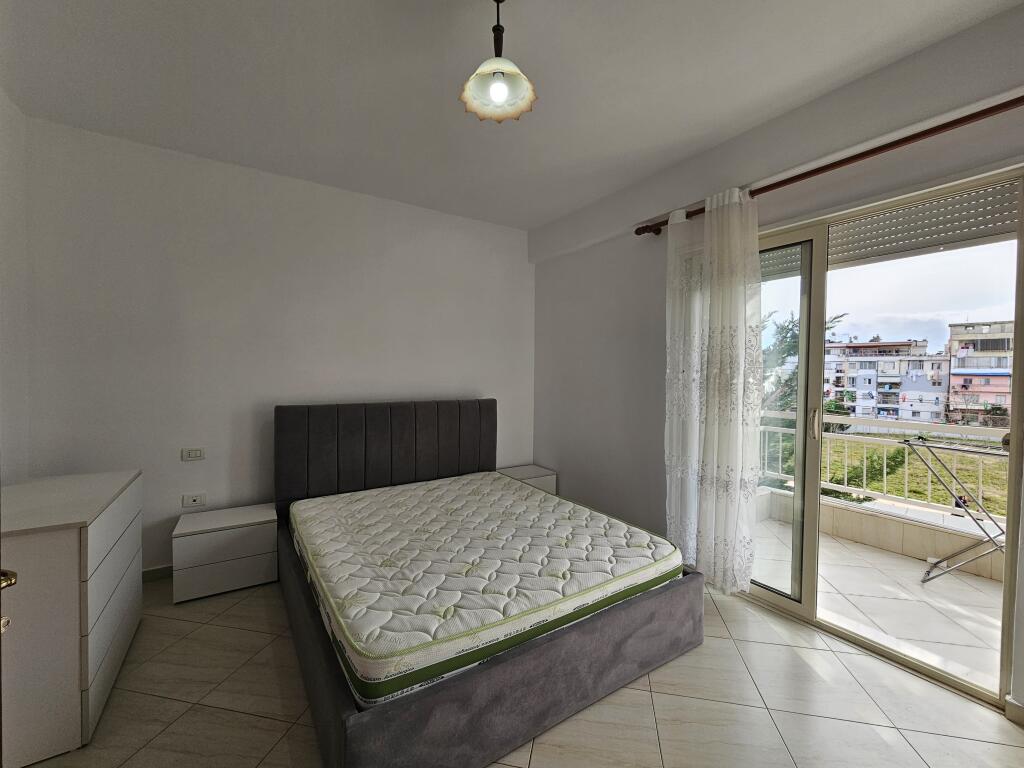 Jepet me Qera: 2+1+2wc+2 ballkone 📍Fresku  (pranë Bunk arti) - Kt.2 - 45,000 Lek - Sp.95m² - pallati ri E mobiluar dhe shumë pranë stacionit të urbanit. - ideale per familje