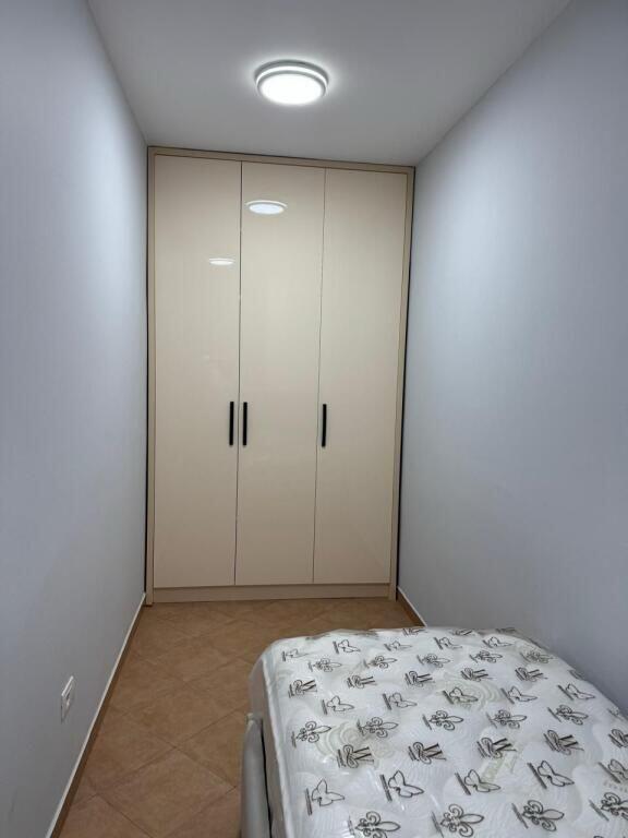 JEPET ME QERA APARTAMENT 2+1 📍 Rruga e Kavajës – pas Kishës