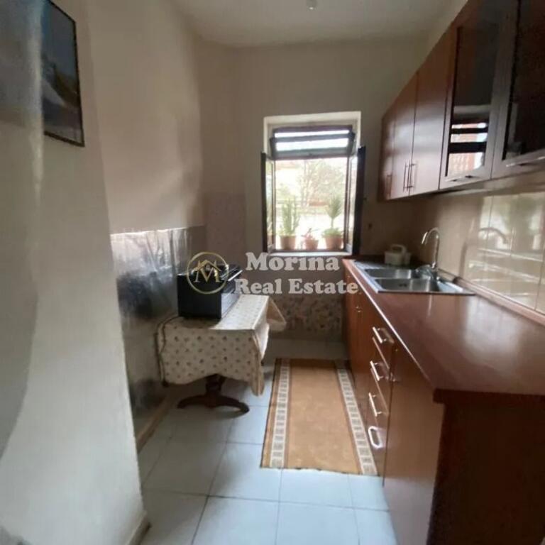 Rent | Private house 1 + 1 | Dibrës Street | 300 €/month