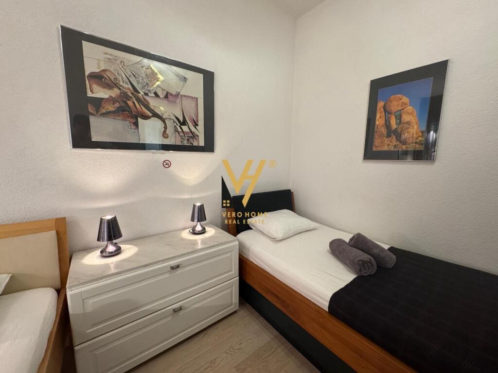 JEPET AMBIENT 60 M2 ME QIRA NE QENDER 150.000 LEKE