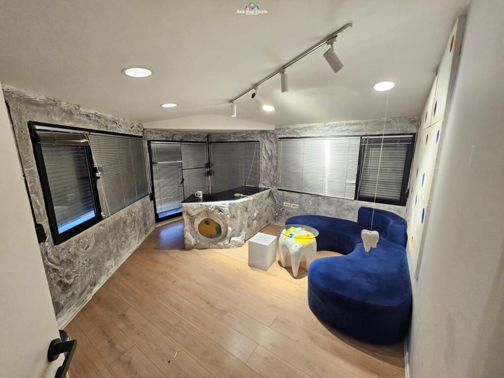 Ufficio in Affitto presso l'ex Mercato Elettrico (ID BZ2780) Tirana