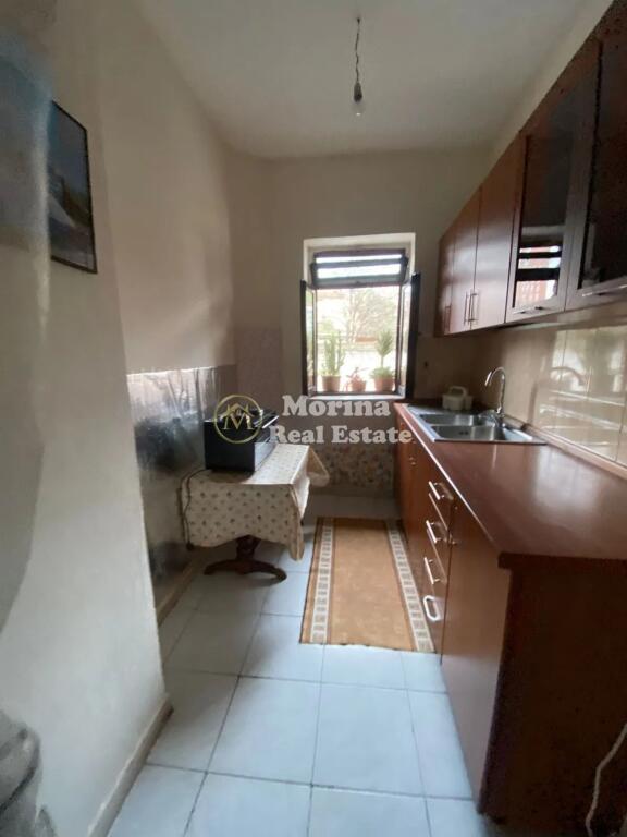 Rent | Private house 1 + 1 | Dibrës Street | 300 €/month
