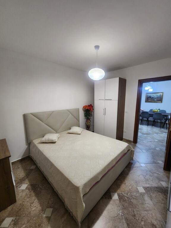 APARTAMENT 2+1 PER QERA PRANE STADIUMIT