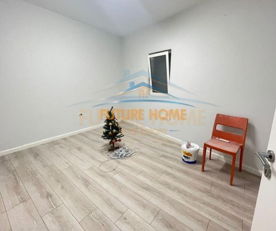 Qira, Ambient Biznesi, Zogu i Zi, Tirane.