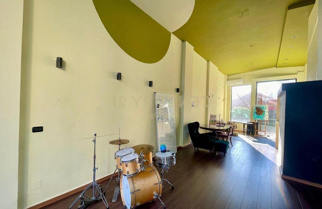 AMBIENT KOMERCIAL NE SHITJE, VENDOSUR PRANE QYTETIT STUDENTI, TIRANE