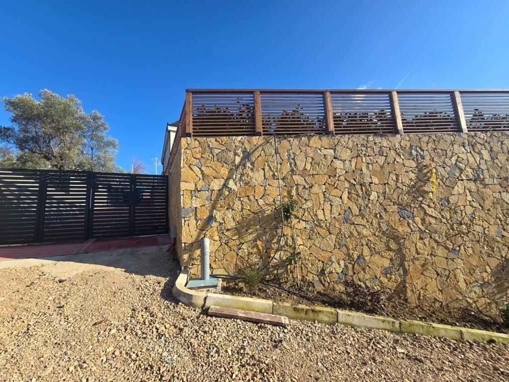 Shitet vile lluksoze 2-kateshe private me pishine prane Teg-ut