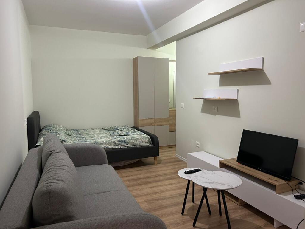 SHITET SUPER GARSIONIERE , 30M larg detit , SHKEMBI KAVAJES .