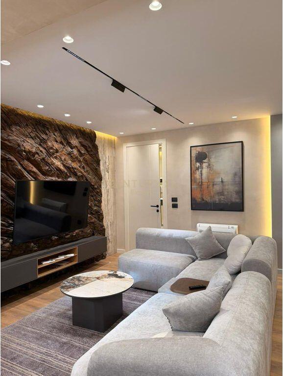 Apartament 2+1+2+Parkim Rruga e Durresit