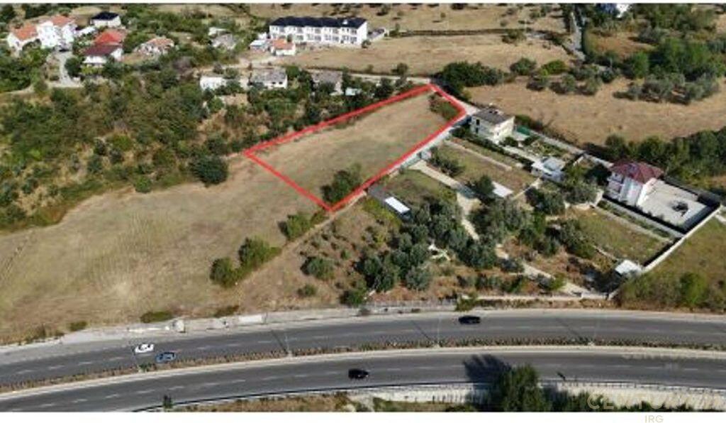 Land for sale 2,700 m² in Farkë, opposite Lundra.
