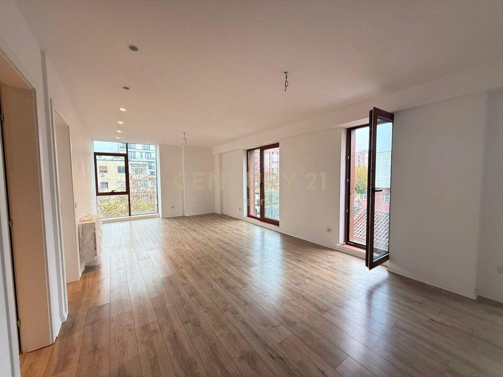 Zyre me Qira prane Qendres (Rruga e Kavajes)!